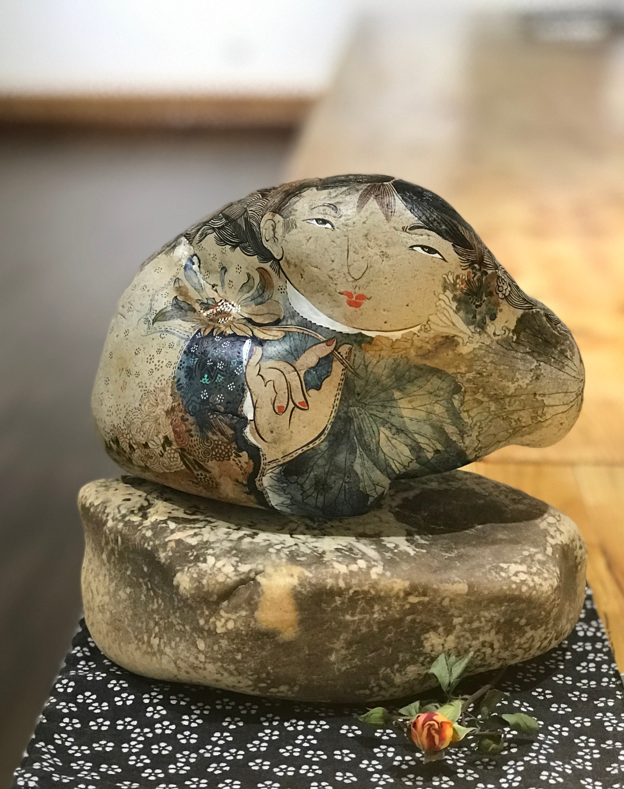 Hand-painted：To gently take a flower