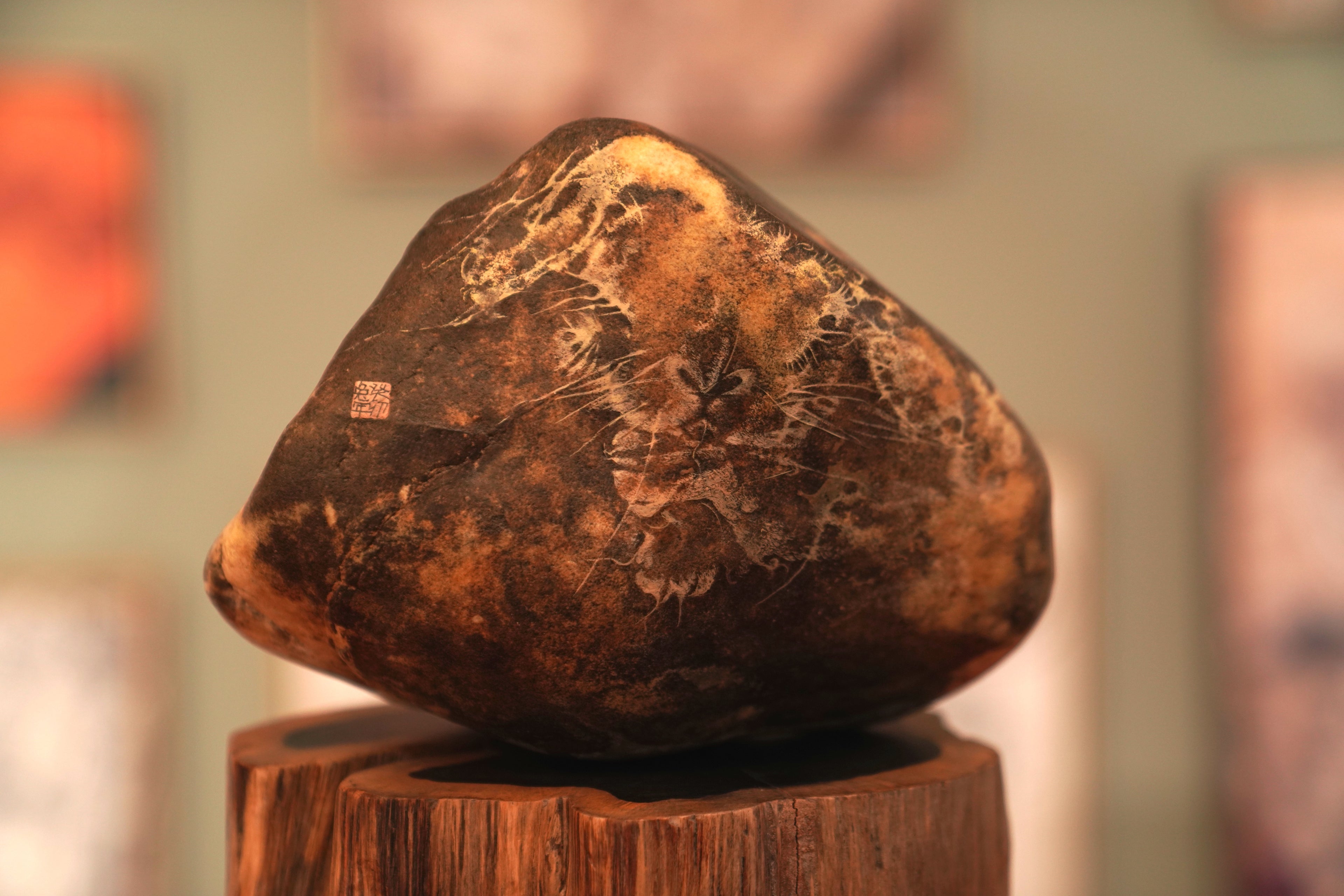 Hand-painted：Lucky Rabbit